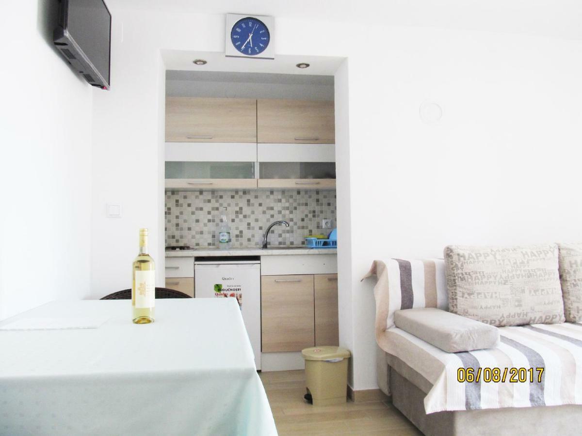 Apartmani Mala Sirena Maslenica Exterior photo