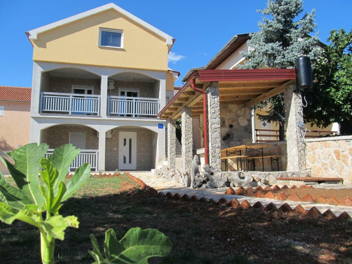 Apartmani Mala Sirena Maslenica Exterior photo
